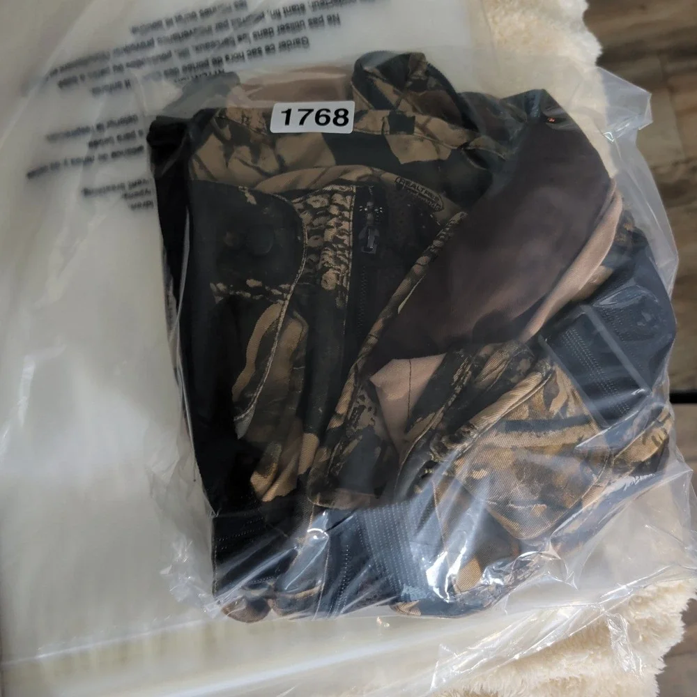 Field & Stream Vest Mens M/L Camo Hunting Realtree Hardwoods Utility Game Bag